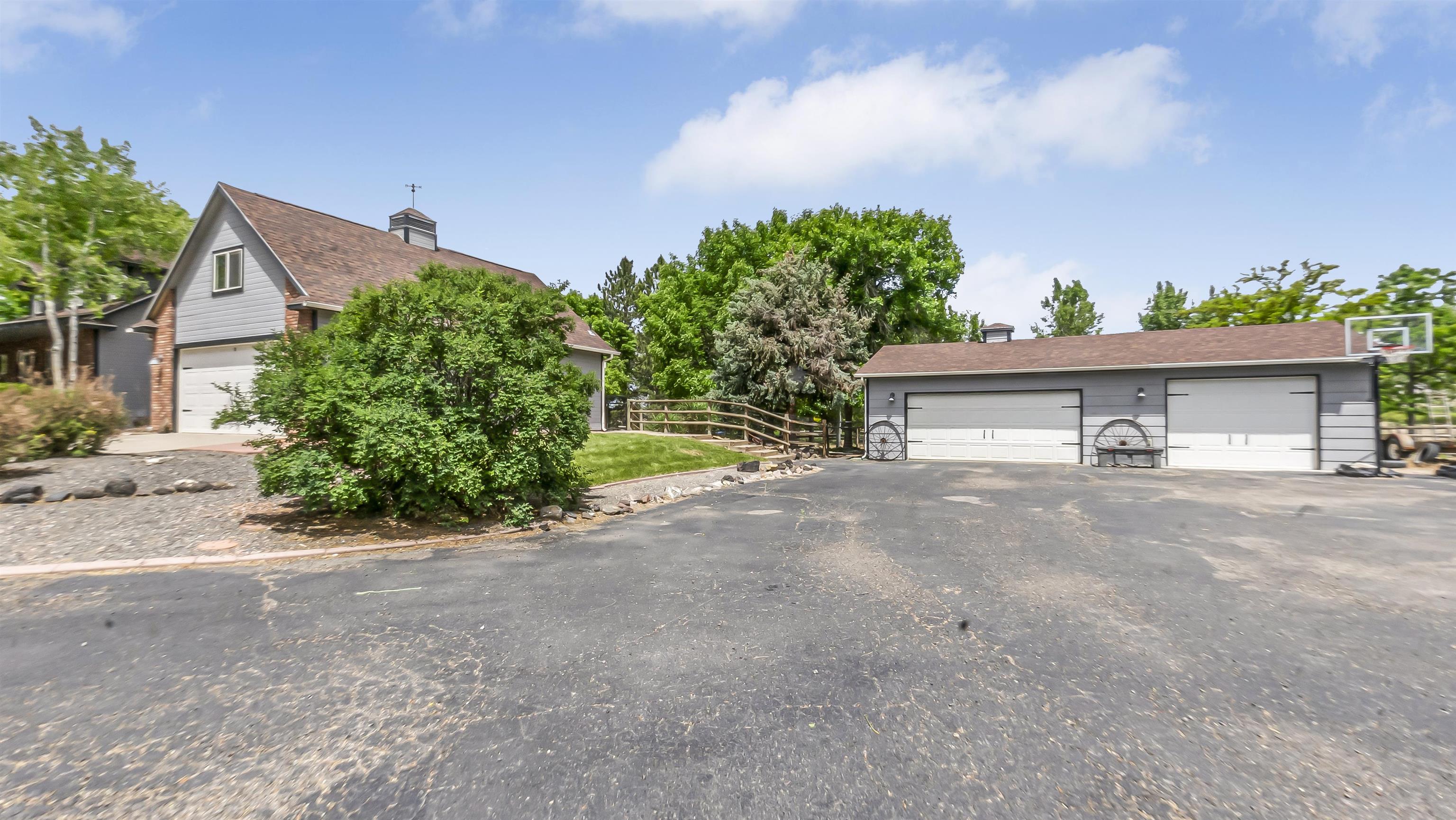 2346 Sundial Road Grand Junction, CO 81505 - Photo 4 of 41 a view of a house with a street