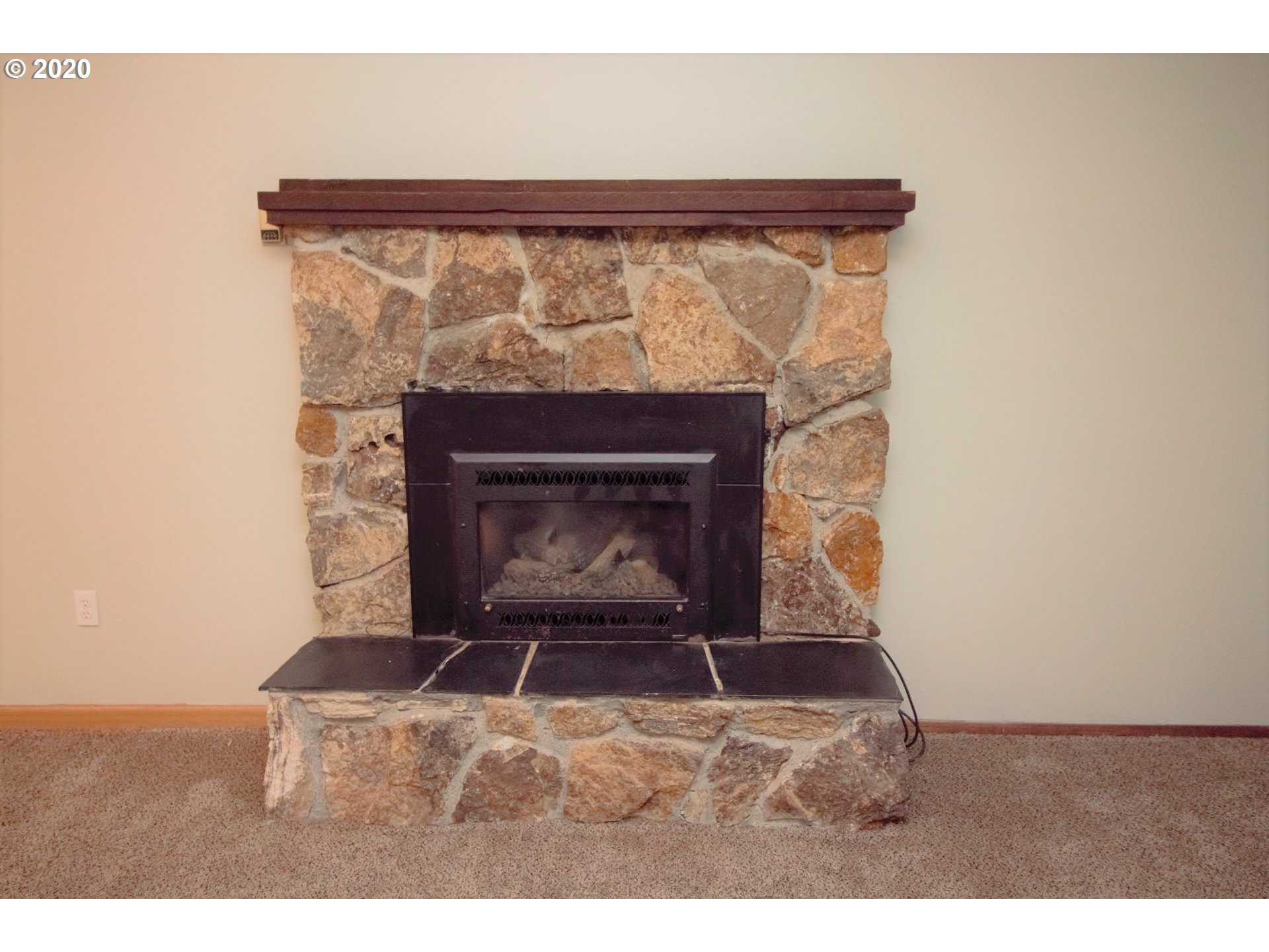 405 Radar Road Coos Bay, OR 97420 - Photo 4 of 15 Fireplace Propane
