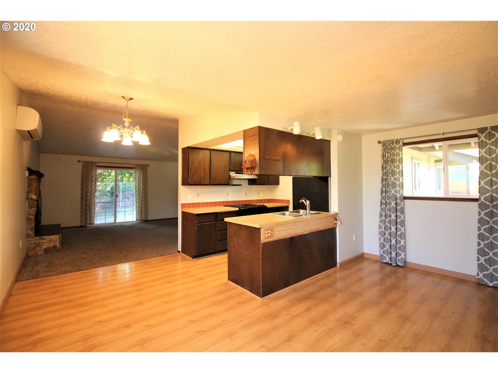 405 Radar Road Coos Bay, OR 97420 - Photo 5 of 15 Kitchen/Dining Room