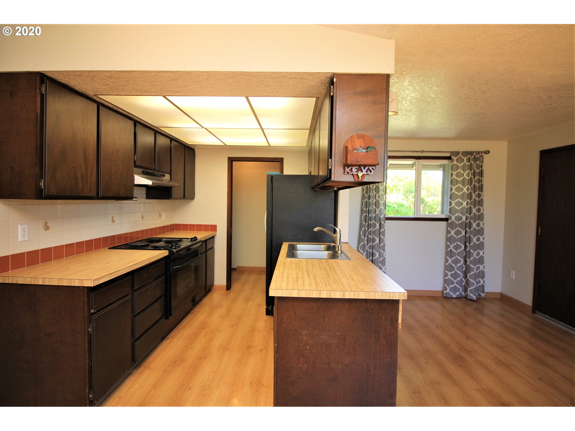 405 Radar Road Coos Bay, OR 97420 - Photo 6 of 15 Kitchen