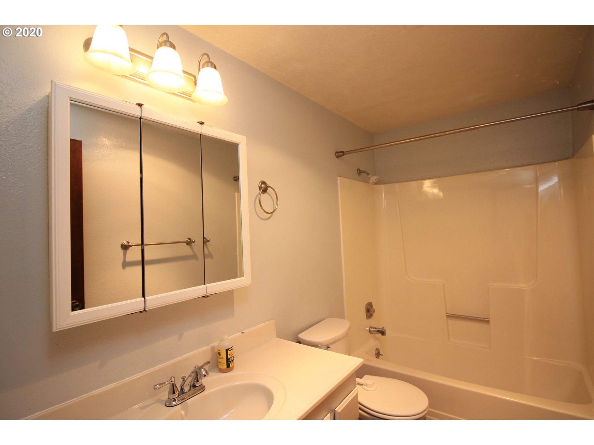 405 Radar Road Coos Bay, OR 97420 - Photo 8 of 15 Bathroom