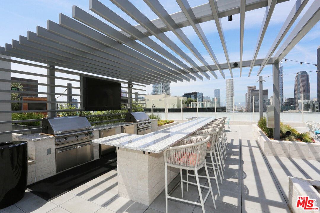 732 South Spring Street, Unit 918 Los Angeles, CA 90014 - Photo 25 of 31 a outdoor space with lots of table and chairs