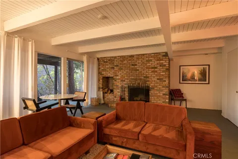 $875,000 | 399 Rainier Road, Lake Arrowhead, CA 92352