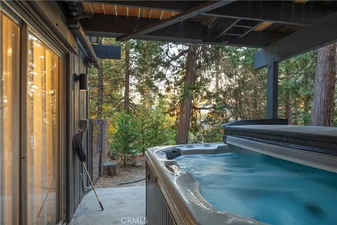 $875,000 | 399 Rainier Road, Lake Arrowhead, CA 92352