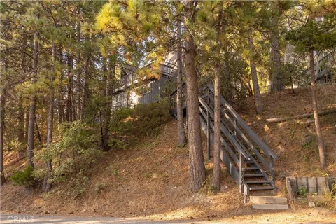 $875,000 | 399 Rainier Road, Lake Arrowhead, CA 92352