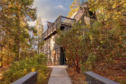 $875,000 | 399 Rainier Road, Lake Arrowhead, CA 92352