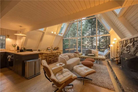 $875,000 | 399 Rainier Road, Lake Arrowhead, CA 92352