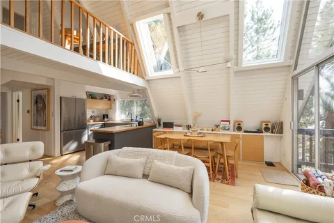 $875,000 | 399 Rainier Road, Lake Arrowhead, CA 92352