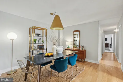 $399,000 | 5300 Holmes Run Parkway, Unit 615, Alexandria, VA 22304