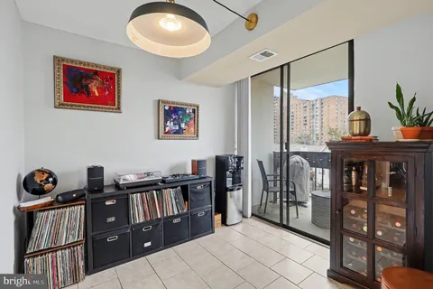 $399,000 | 5300 Holmes Run Parkway, Unit 615, Alexandria, VA 22304