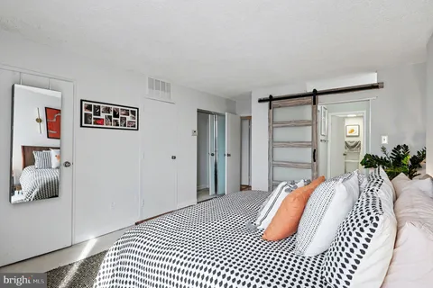 $399,000 | 5300 Holmes Run Parkway, Unit 615, Alexandria, VA 22304