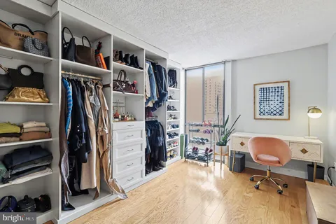 $399,000 | 5300 Holmes Run Parkway, Unit 615, Alexandria, VA 22304