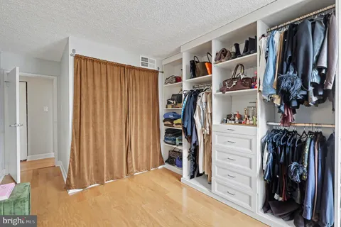 $399,000 | 5300 Holmes Run Parkway, Unit 615, Alexandria, VA 22304