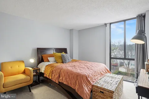 $399,000 | 5300 Holmes Run Parkway, Unit 615, Alexandria, VA 22304