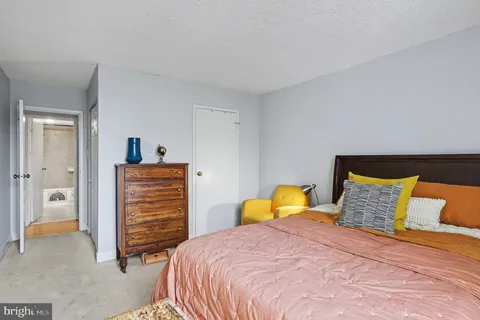 $399,000 | 5300 Holmes Run Parkway, Unit 615, Alexandria, VA 22304