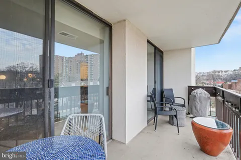 $399,000 | 5300 Holmes Run Parkway, Unit 615, Alexandria, VA 22304