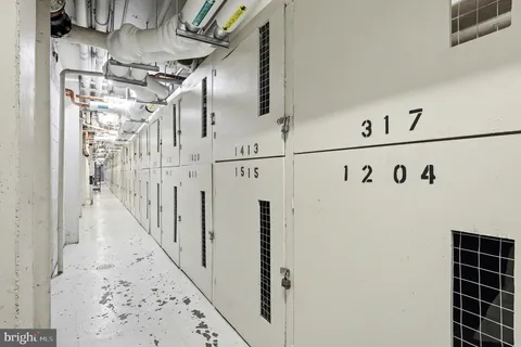 $399,000 | 5300 Holmes Run Parkway, Unit 615, Alexandria, VA 22304