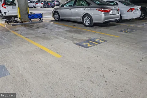 $399,000 | 5300 Holmes Run Parkway, Unit 615, Alexandria, VA 22304