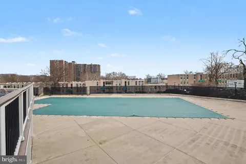 $399,000 | 5300 Holmes Run Parkway, Unit 615, Alexandria, VA 22304