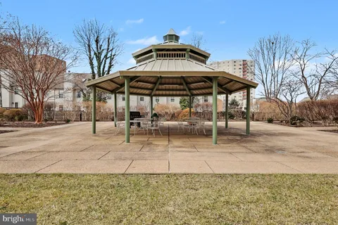 $399,000 | 5300 Holmes Run Parkway, Unit 615, Alexandria, VA 22304