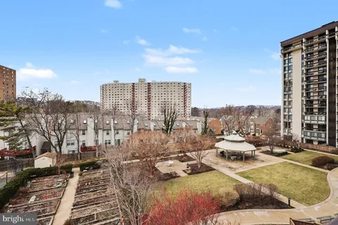 $399,000 | 5300 Holmes Run Parkway, Unit 615, Alexandria, VA 22304