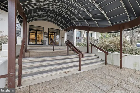 $399,000 | 5300 Holmes Run Parkway, Unit 615, Alexandria, VA 22304