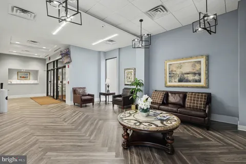 $399,000 | 5300 Holmes Run Parkway, Unit 615, Alexandria, VA 22304