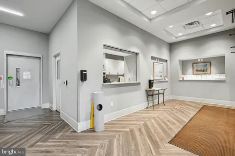 $399,000 | 5300 Holmes Run Parkway, Unit 615, Alexandria, VA 22304