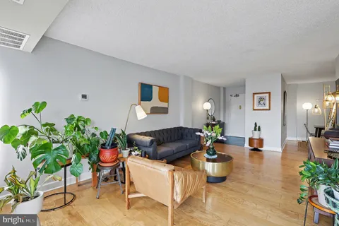 $399,000 | 5300 Holmes Run Parkway, Unit 615, Alexandria, VA 22304