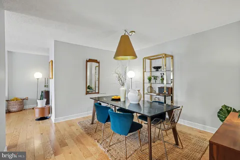 $399,000 | 5300 Holmes Run Parkway, Unit 615, Alexandria, VA 22304