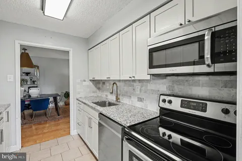 $399,000 | 5300 Holmes Run Parkway, Unit 615, Alexandria, VA 22304