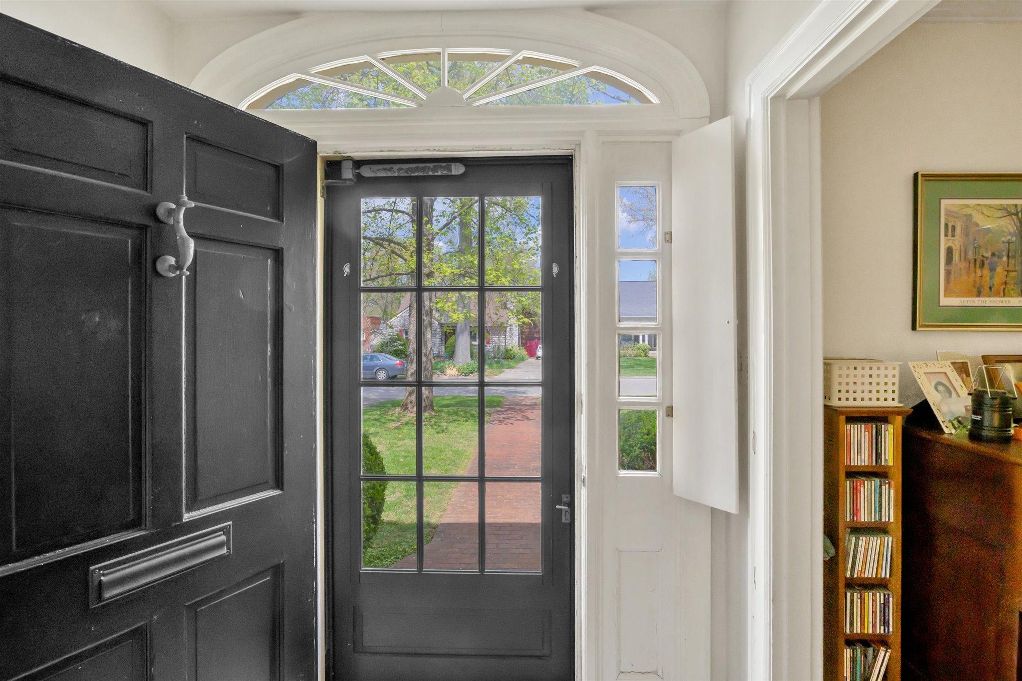 472 Hart Road Lexington, KY 40502 - Photo 22 of 28 24-Foyer