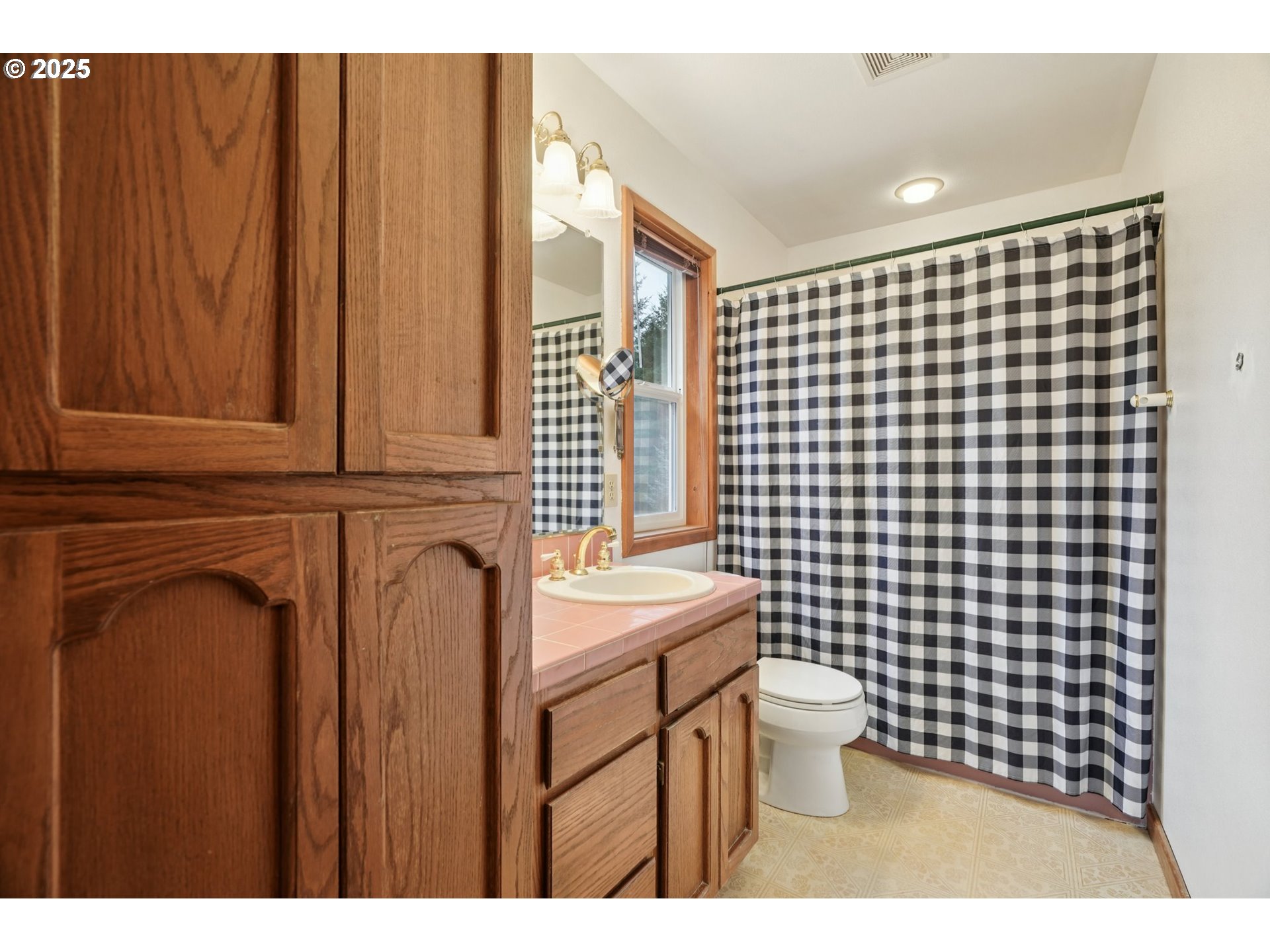 32808 Northeast 236th Street Yacolt, WA 98675 - Photo 16 of 44 Owner's Suite Bathroom