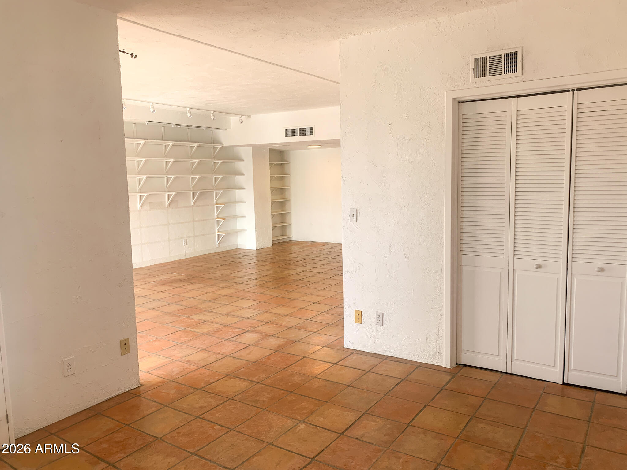 805 North 4th Avenue, Unit 902 Phoenix, AZ 85003 - Photo 18 of 35 a view of an empty room