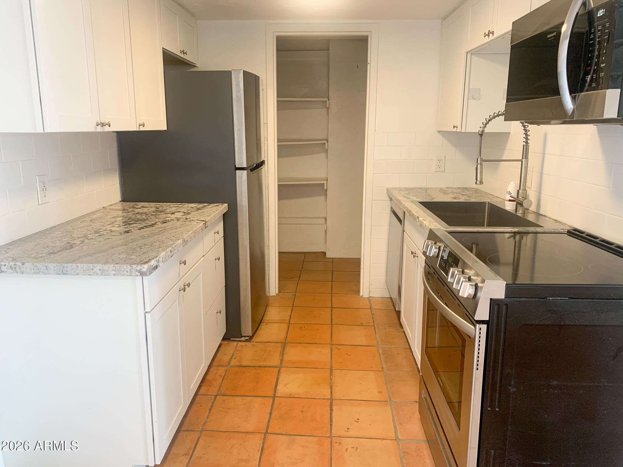 805 North 4th Avenue, Unit 902 Phoenix, AZ 85003 - Photo 5 of 35 a kitchen with a sink a refrigerator and a stove