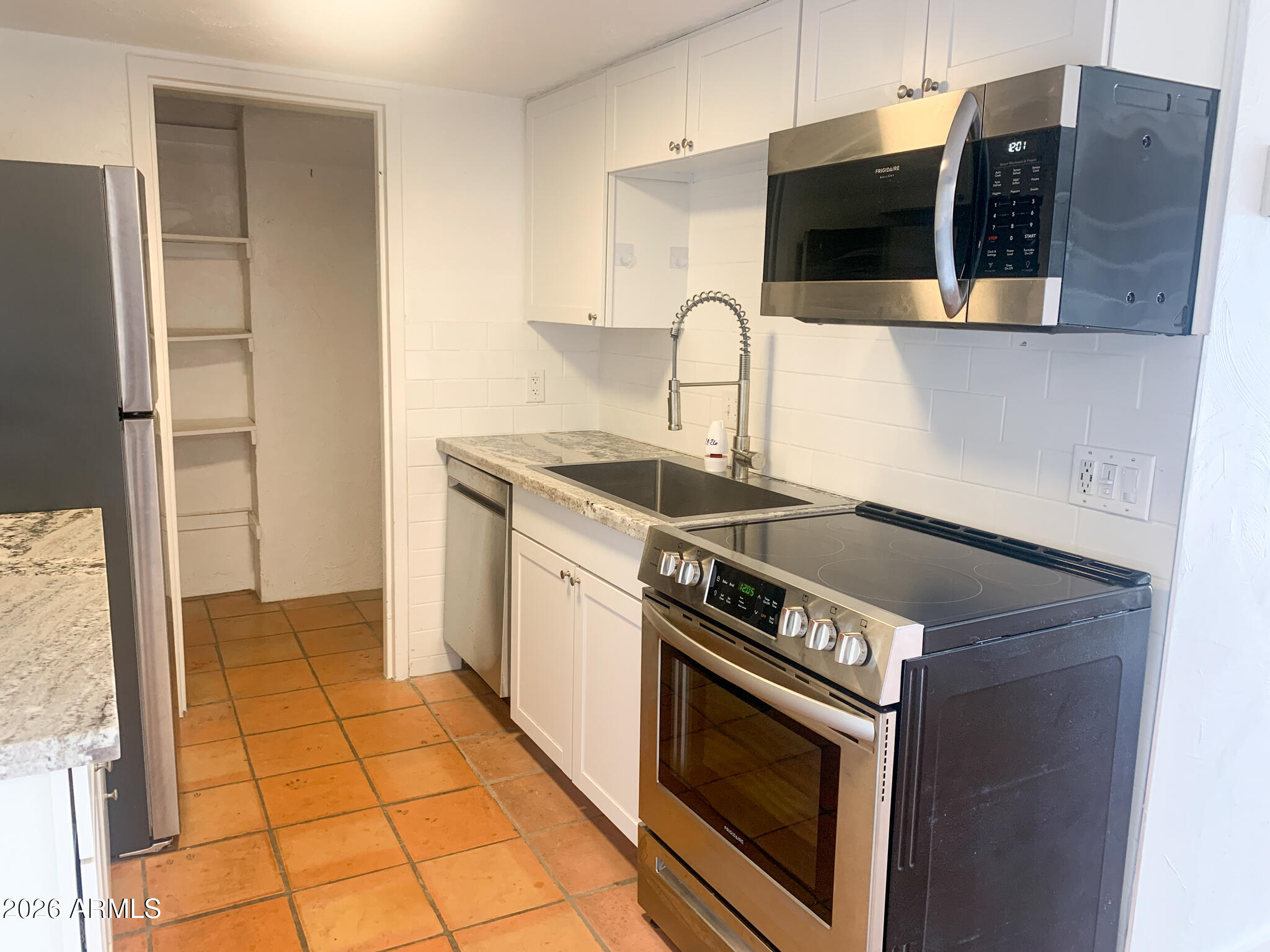 805 North 4th Avenue, Unit 902 Phoenix, AZ 85003 - Photo 7 of 35 a kitchen with a stove and a microwave