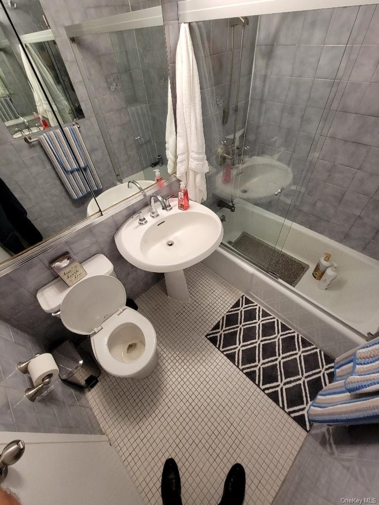 118-18 Union Turnpike, Unit 5J Queens, NY 11415 - Photo 16 of 24 a fan