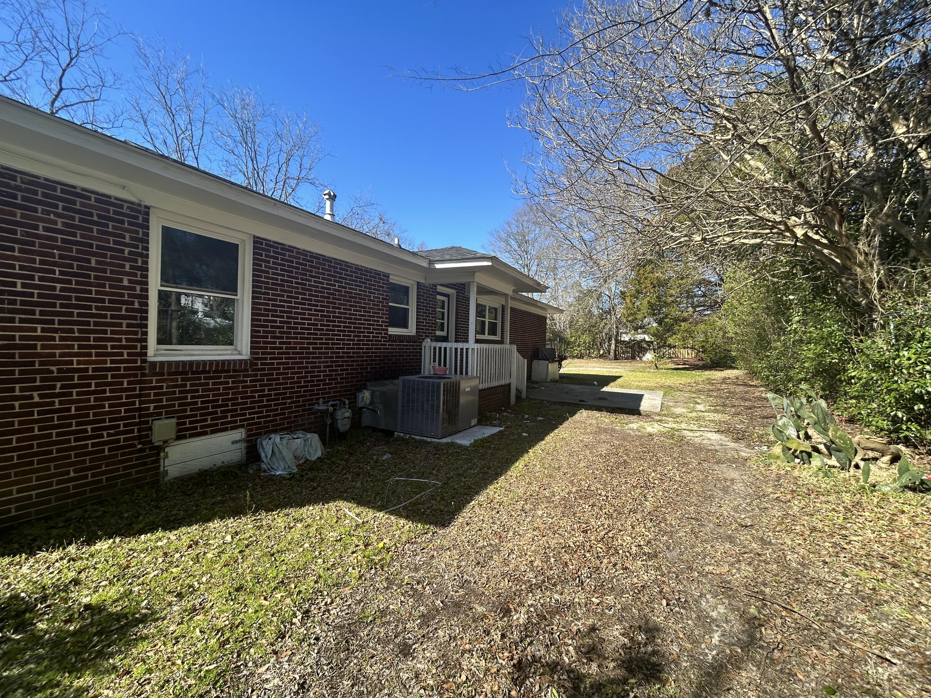 810 Earle Street Thomson, GA 30824 - Photo 5 of 35 IMG_2424