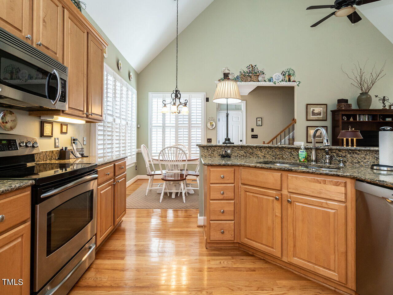 113 Kingsport Road Holly Springs, NC 27540 - Photo 5 of 31 Open, spacious kitchen with vaulted ceilings.