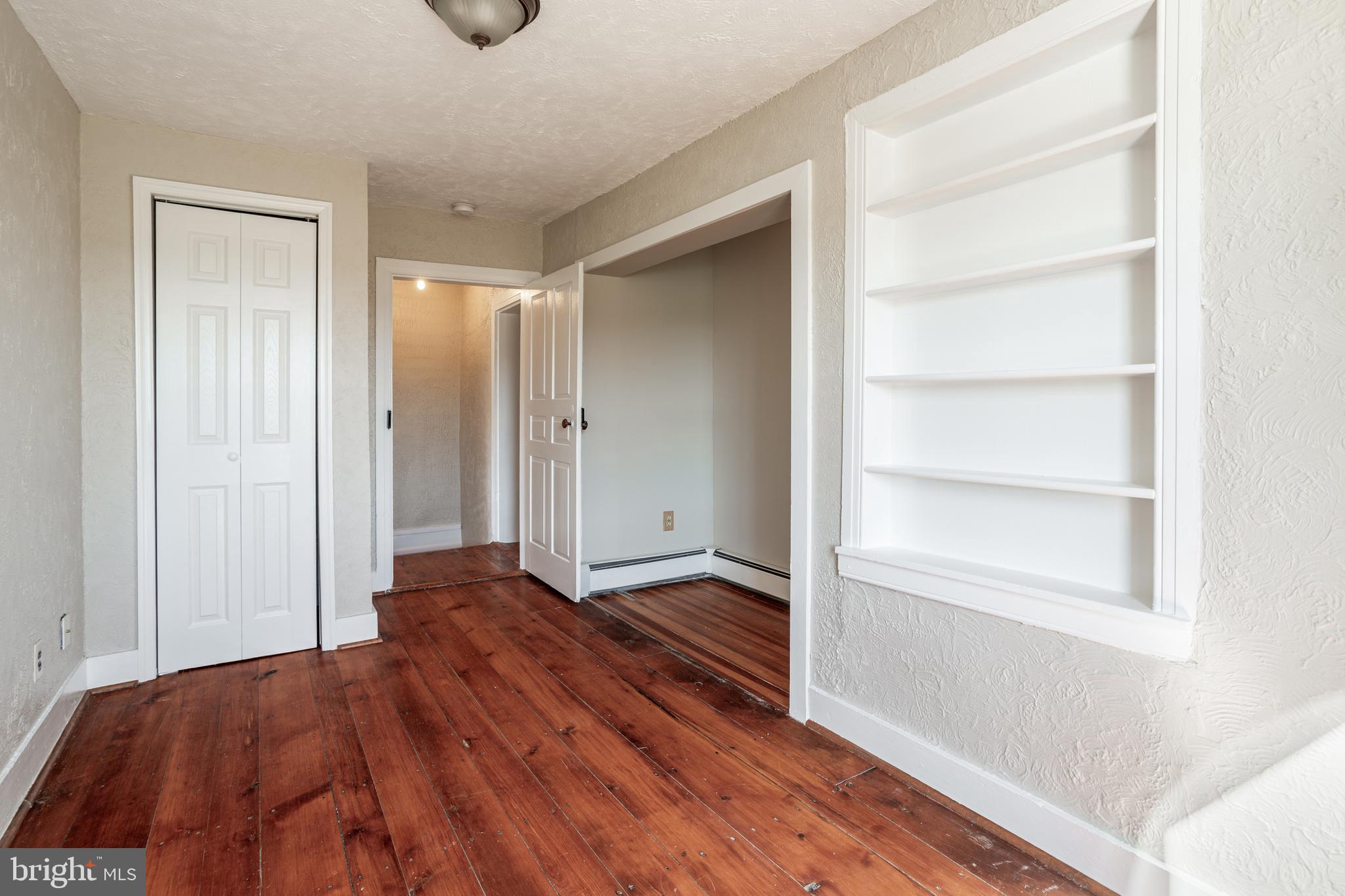 3700 Bullfrog Road Taneytown, MD 21787 - Photo 24 of 42 Built in Bookshelf and alcove in Bedroom 4