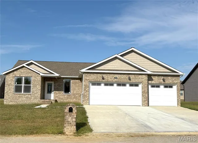 $453,900 | 359 Sleeping Indian Drive, Freeburg, IL 62243