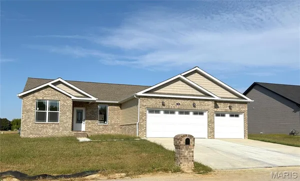 $449,900 | 359 Sleeping Indian Drive, Freeburg, IL 62243