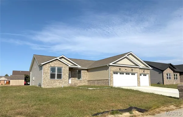 $449,900 | 359 Sleeping Indian Drive, Freeburg, IL 62243