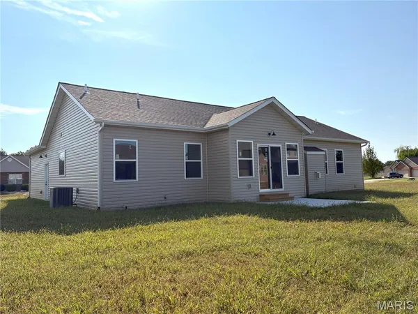 $449,900 | 359 Sleeping Indian Drive, Freeburg, IL 62243