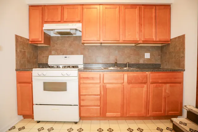 $1,500 | 4958 North Damen Avenue, Unit 2S, Chicago, IL 60625