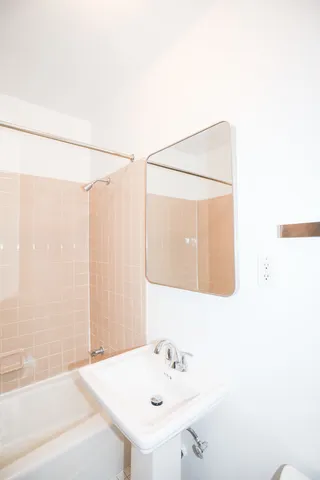 $1,500 | 4958 North Damen Avenue, Unit 2S, Chicago, IL 60625