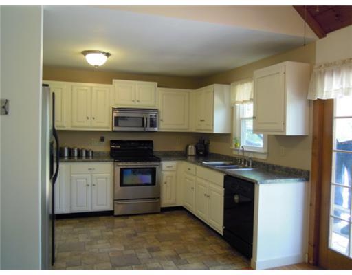 42 Oak Ridge Drive Wiscasset, ME 04578 - Photo 8 of 16 Kitchen.