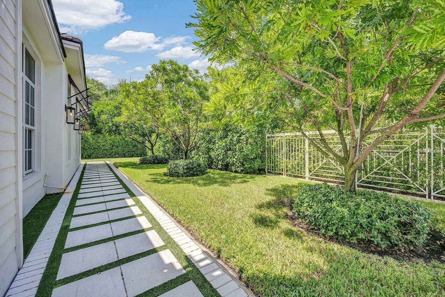 216 Northwest 11th Street Boca Raton, FL 33432 - Photo 8 of 53 DSC06387
