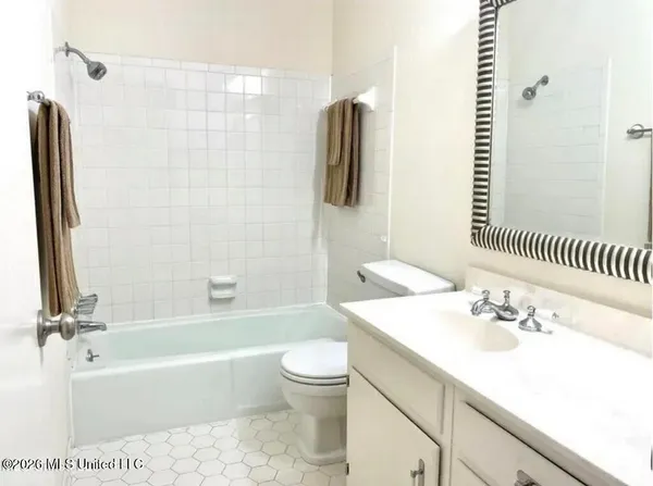 $175,000 | 1255 East County Line Road, Unit L7, Jackson, MS 39211