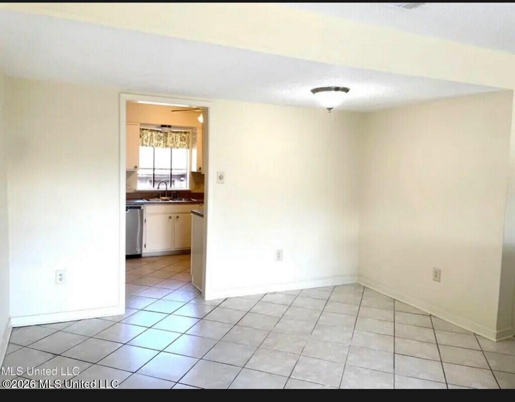 1255 East County Line Road, Unit L7 Jackson, MS 39211 - Photo 6 of 16 Living Area L7